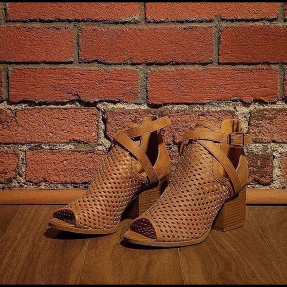 Perforated Peep Toe block heel Bootie